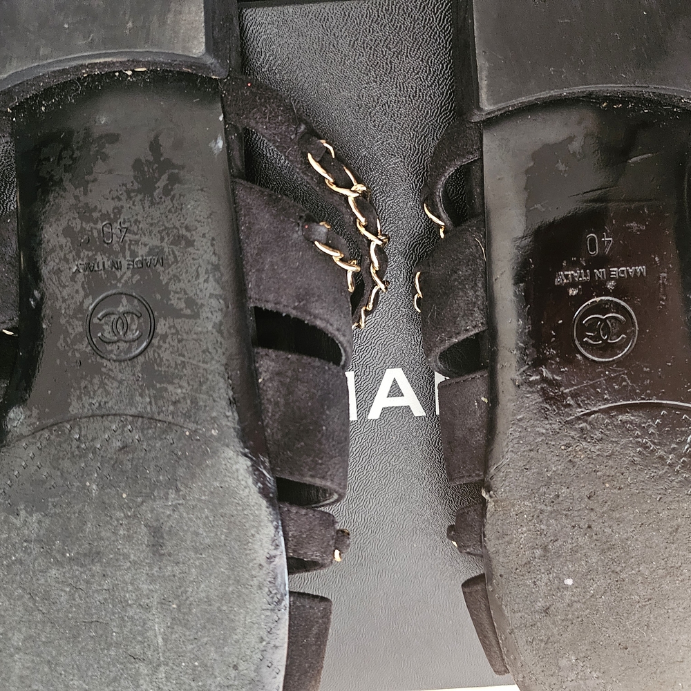 CHANEL Black Suede Slide Sandals with Gold Chain Trim - Picture 4 of 4
